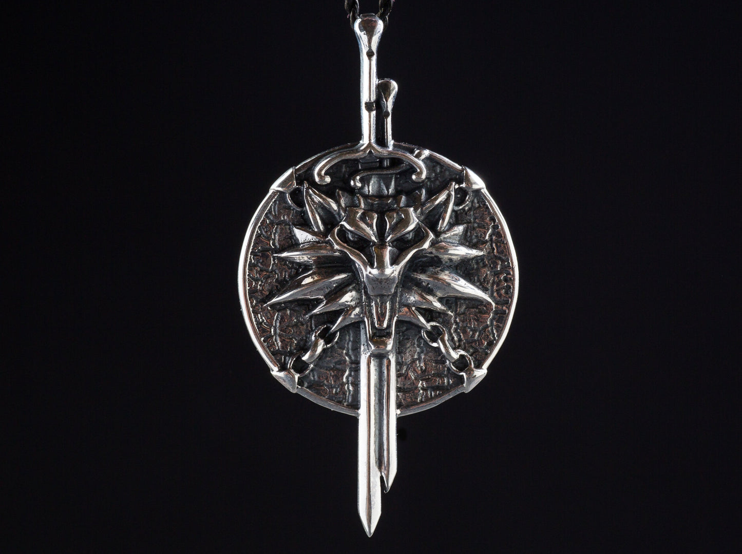 {{jewelry_for_geeks}} - {{ GameFanCraft}} Pendant Silver Witcher Wolf Head Pendant with Swords