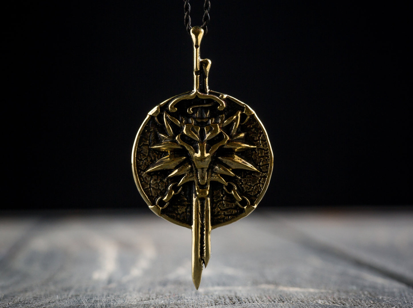 {{jewelry_for_geeks}} - {{ GameFanCraft}} Pendant Silver Witcher Wolf Head Pendant with Swords