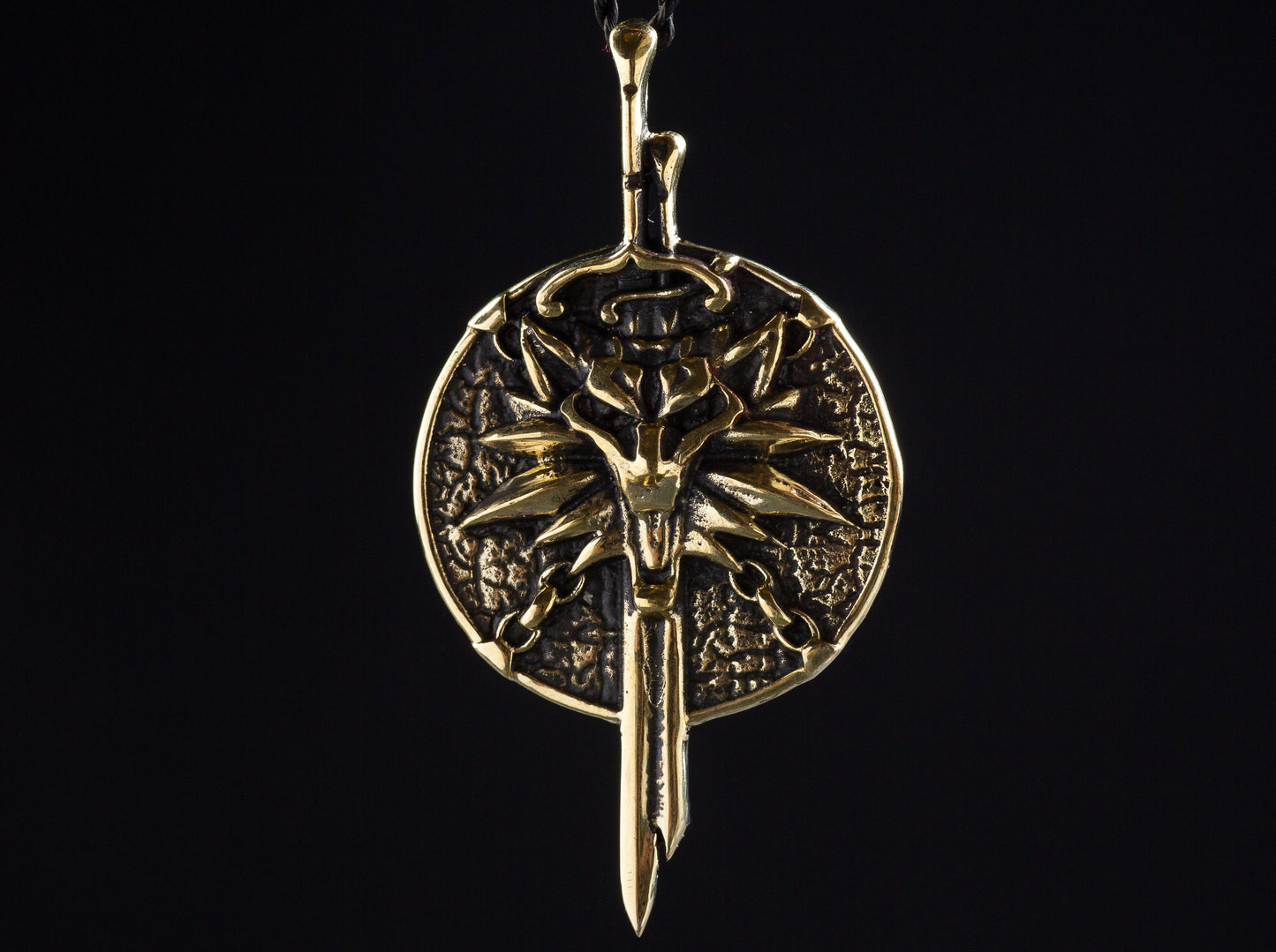 {{jewelry_for_geeks}} - {{ GameFanCraft}} Pendant Silver Witcher Wolf Head Pendant with Swords