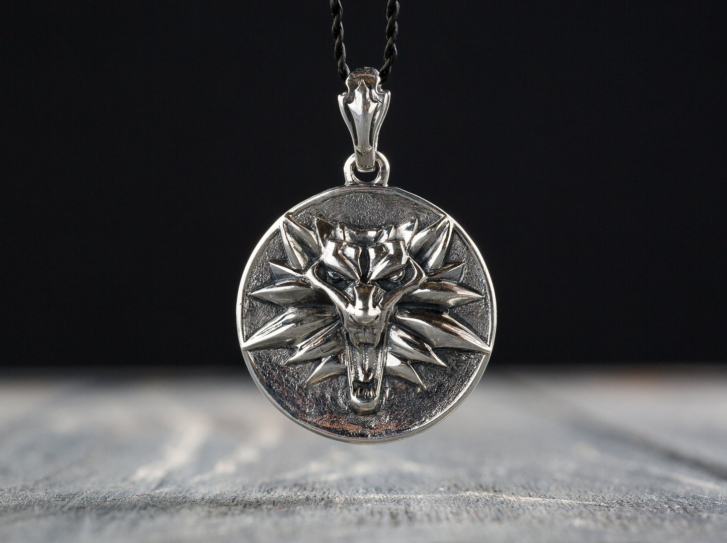{{jewelry_for_geeks}} - {{ GameFanCraft}} Pendant Silver Witcher Wolf head medallion