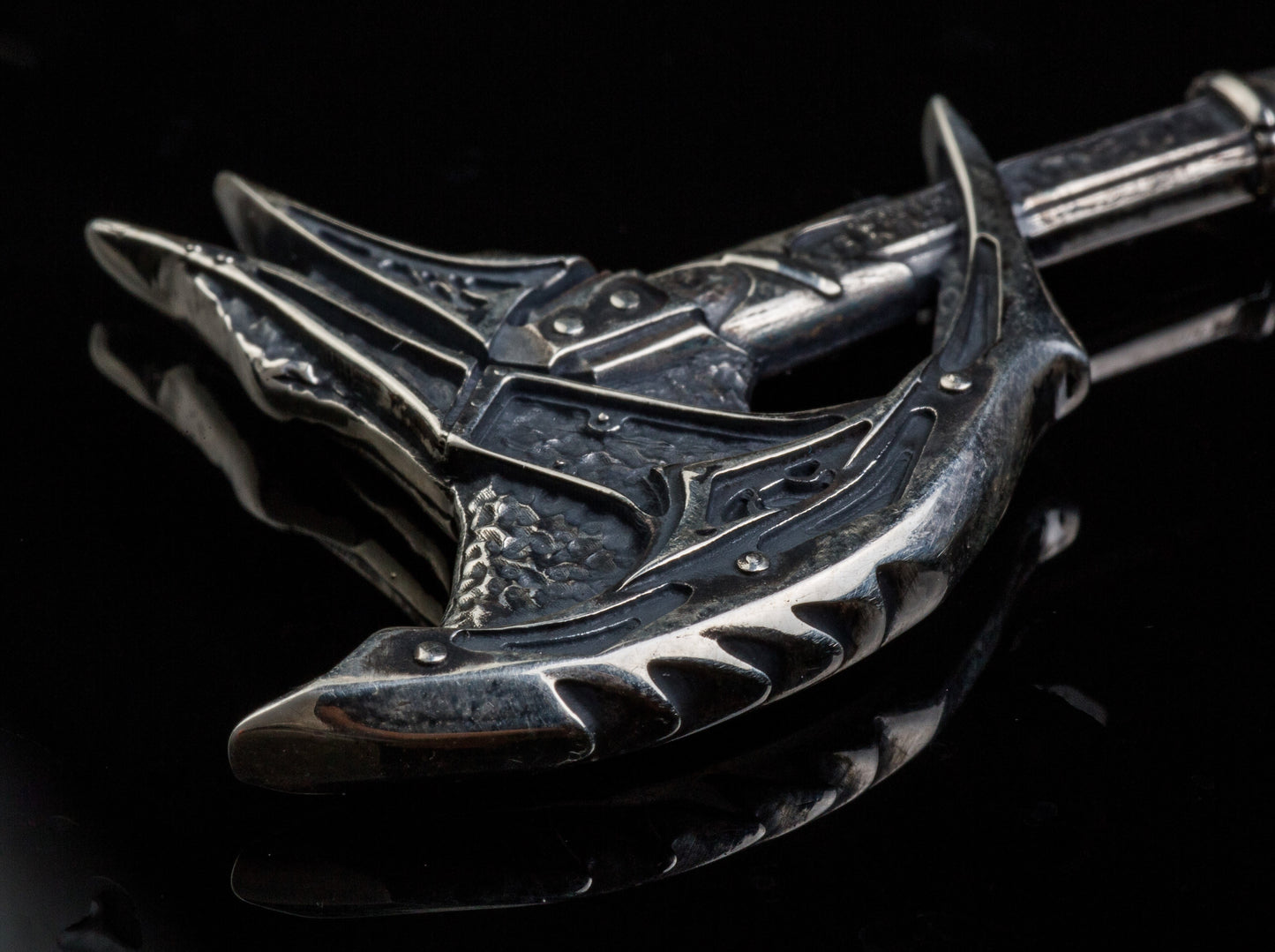 {{jewelry_for_geeks}} - {{ GameFanCraft}} Pendant Brass Daedric Battle Axe Pendant
