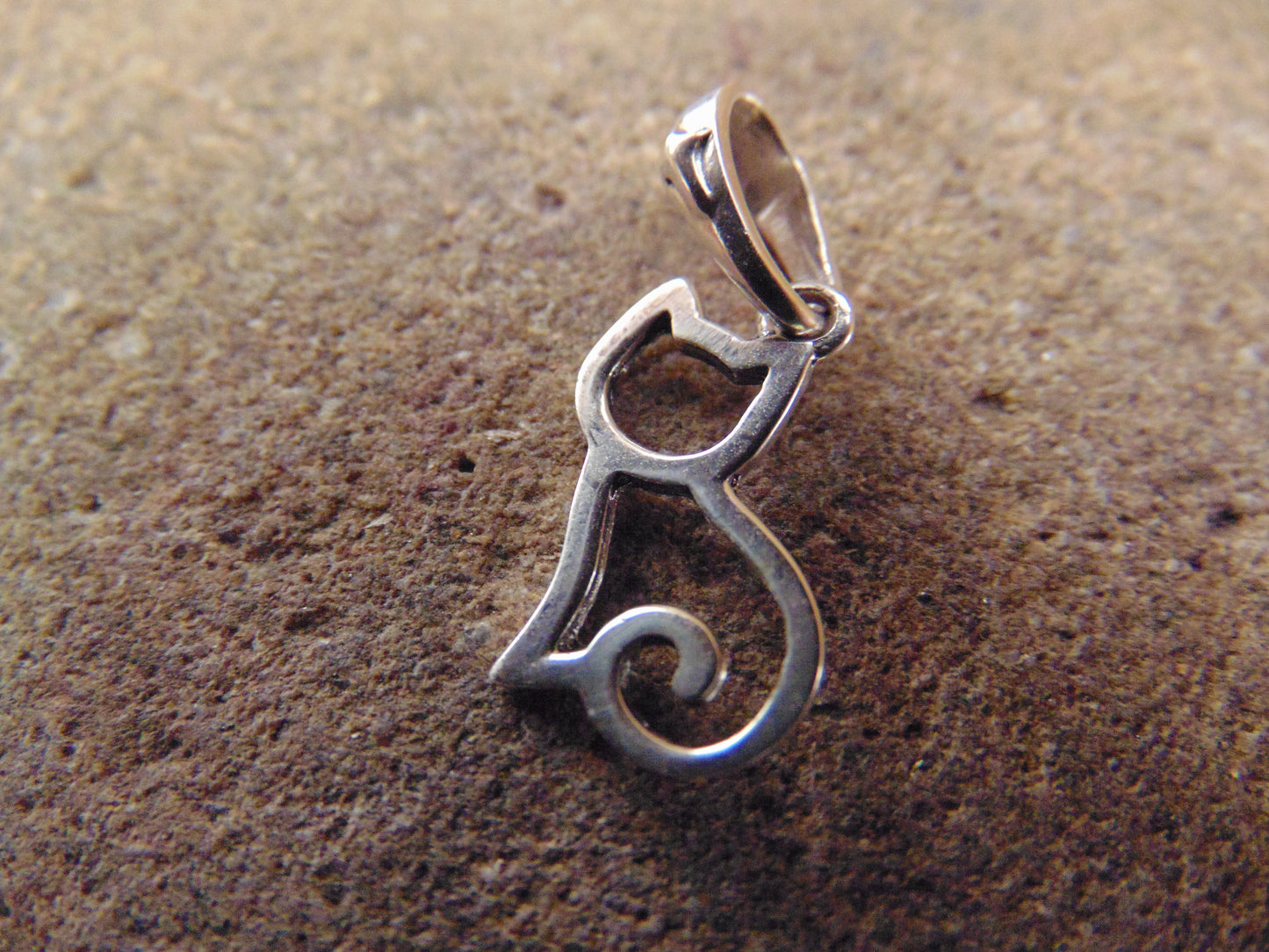 {{jewelry_for_geeks}} - {{ GameFanCraft}} Pendant Silver Cat silhouette pendant
