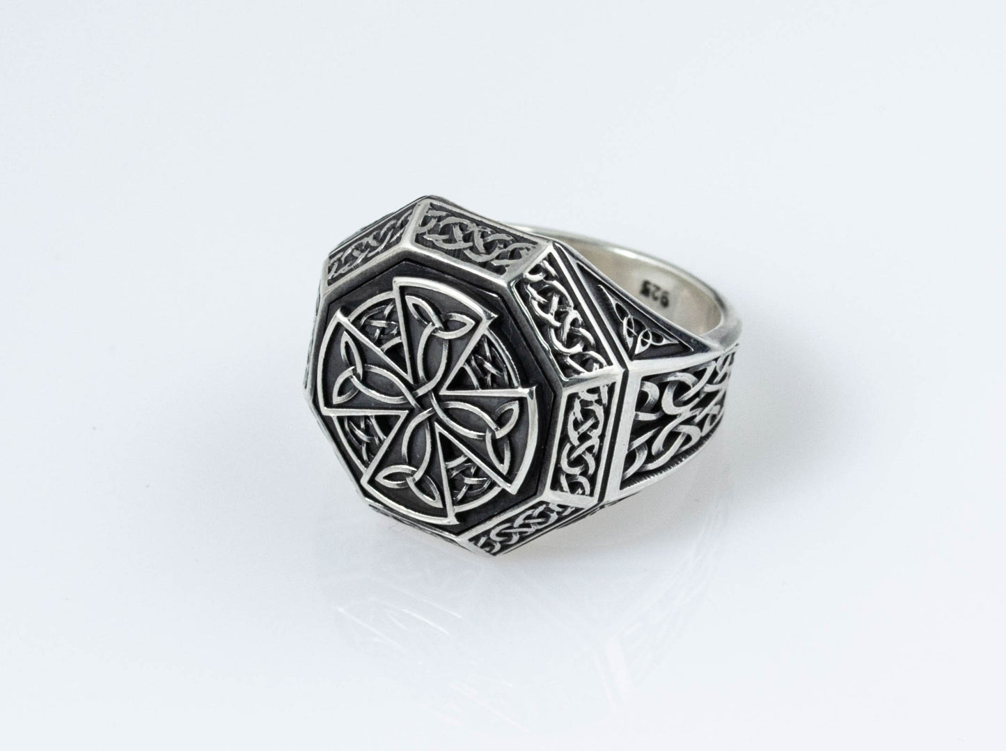{{jewelry_for_geeks}} - {{ GameFanCraft}} Ring Silver Celtic Triquetra Knot Ring