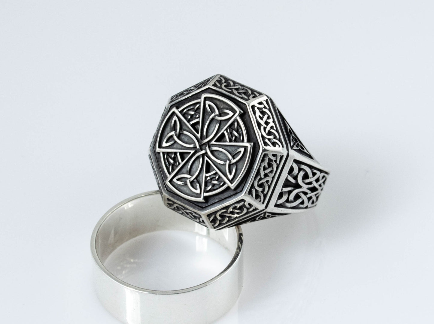 {{jewelry_for_geeks}} - {{ GameFanCraft}} Ring Silver Celtic Triquetra Knot Ring