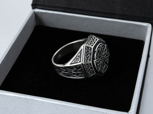 {{jewelry_for_geeks}} - {{ GameFanCraft}} Ring Silver Celtic Triquetra Knot Ring