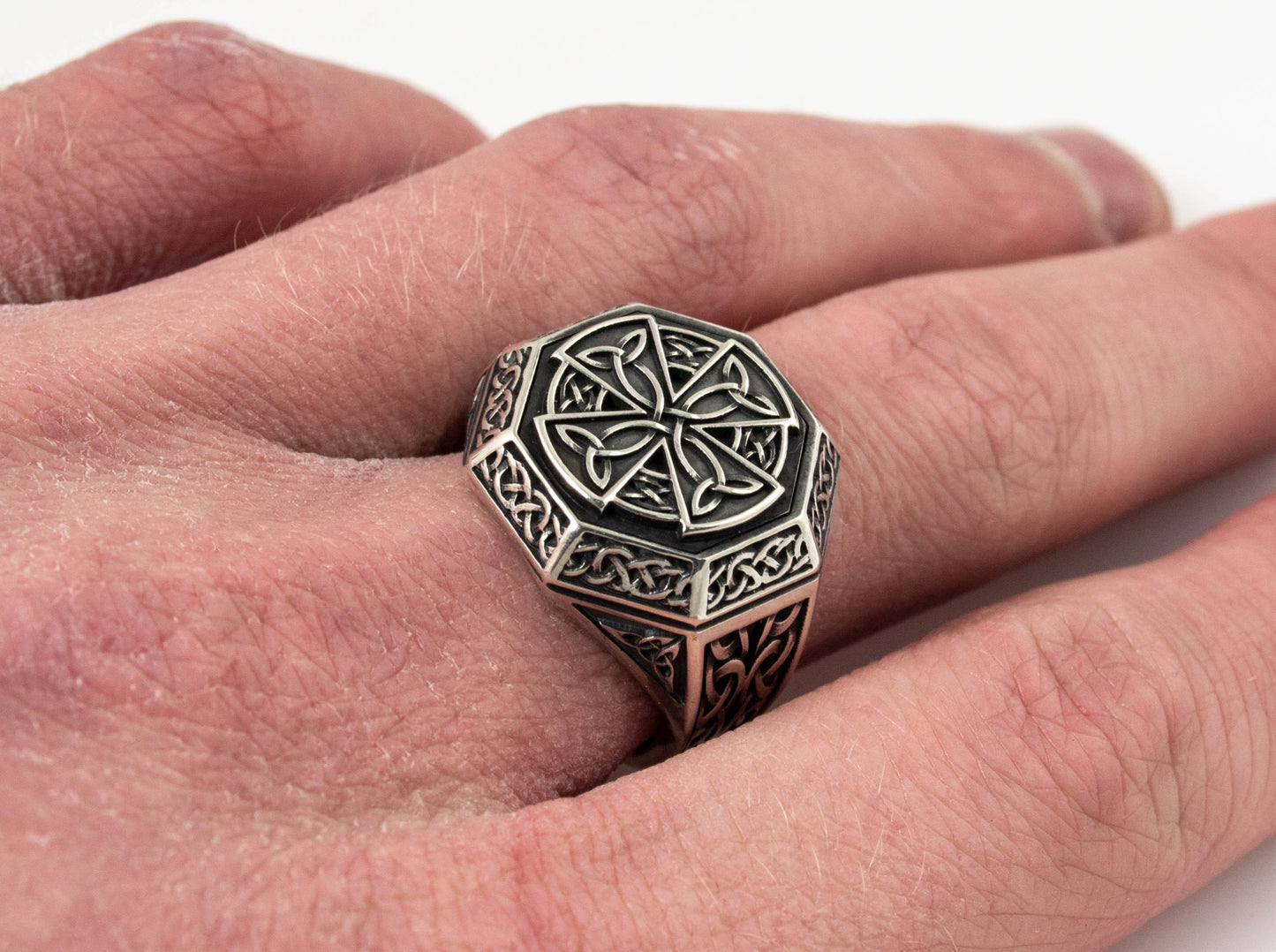 {{jewelry_for_geeks}} - {{ GameFanCraft}} Ring Silver Celtic Triquetra Knot Ring