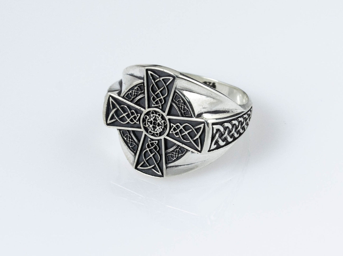 {{jewelry_for_geeks}} - {{ GameFanCraft}} Ring Silver Celtic Triquetra Cross Ring