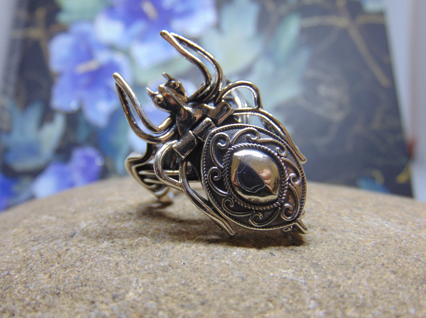 {{jewelry_for_geeks}} - {{ GameFanCraft}} Ring Silver Scarab openable ring with secret space