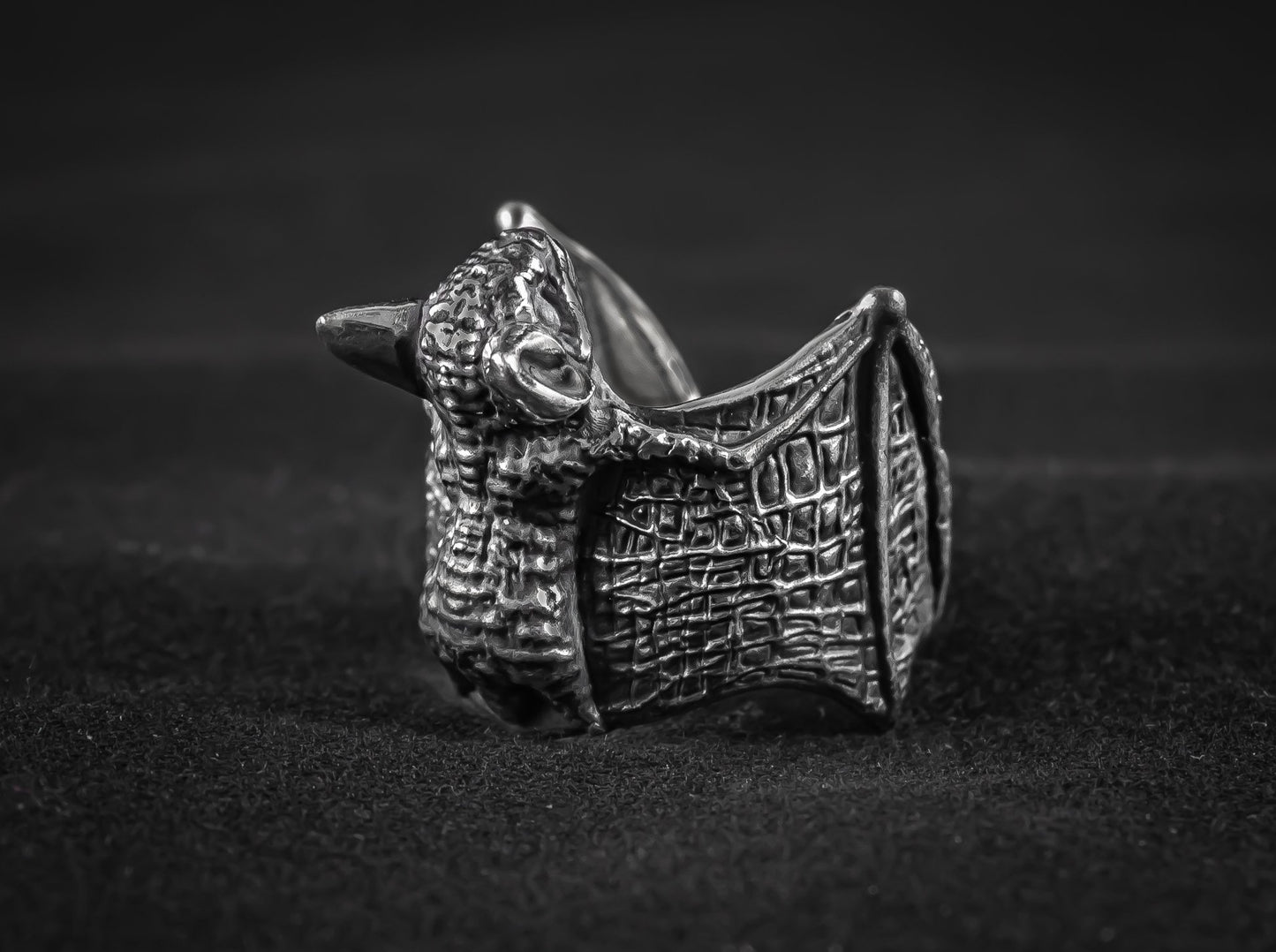 {{jewelry_for_geeks}} - {{ GameFanCraft}} Ring Silver Gothic Bat Ring