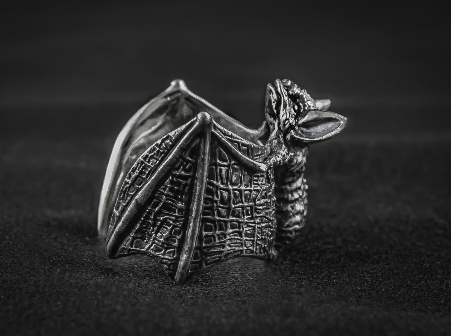 {{jewelry_for_geeks}} - {{ GameFanCraft}} Ring Silver Gothic Bat Ring