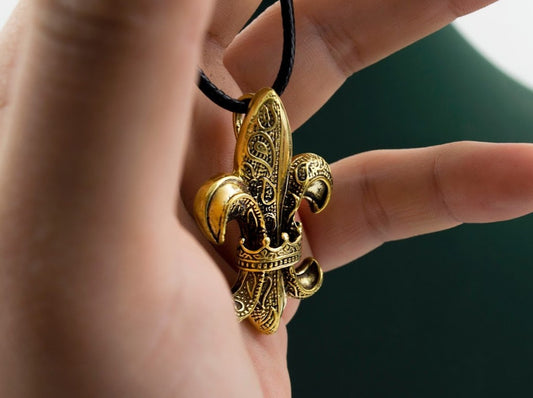 {{jewelry_for_geeks}} - {{ GameFanCraft}} Pendant Brass Heraldic Lily Pendant