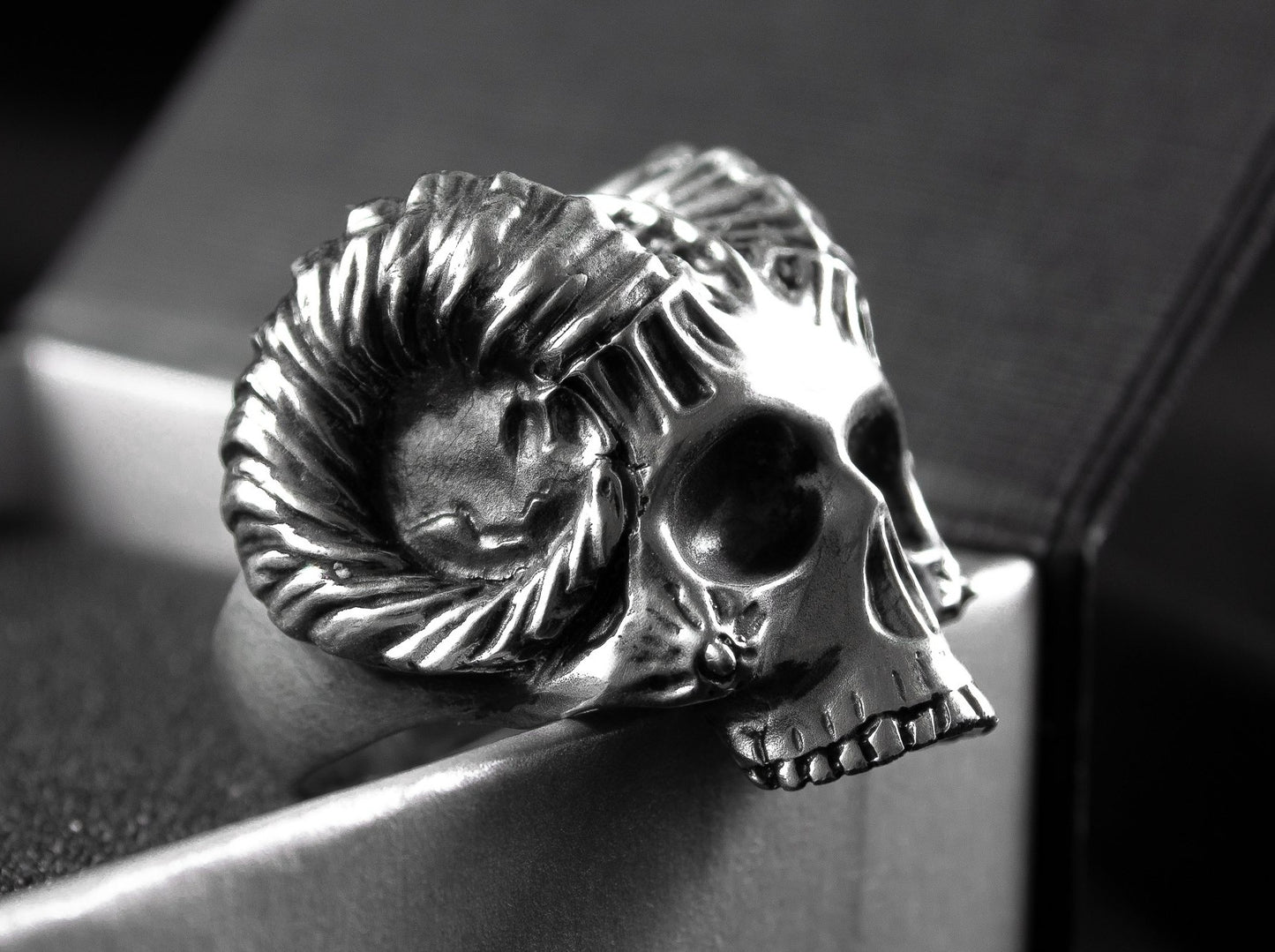 {{jewelry_for_geeks}} - {{ GameFanCraft}} Ring Silver Horned Demon Skull ring