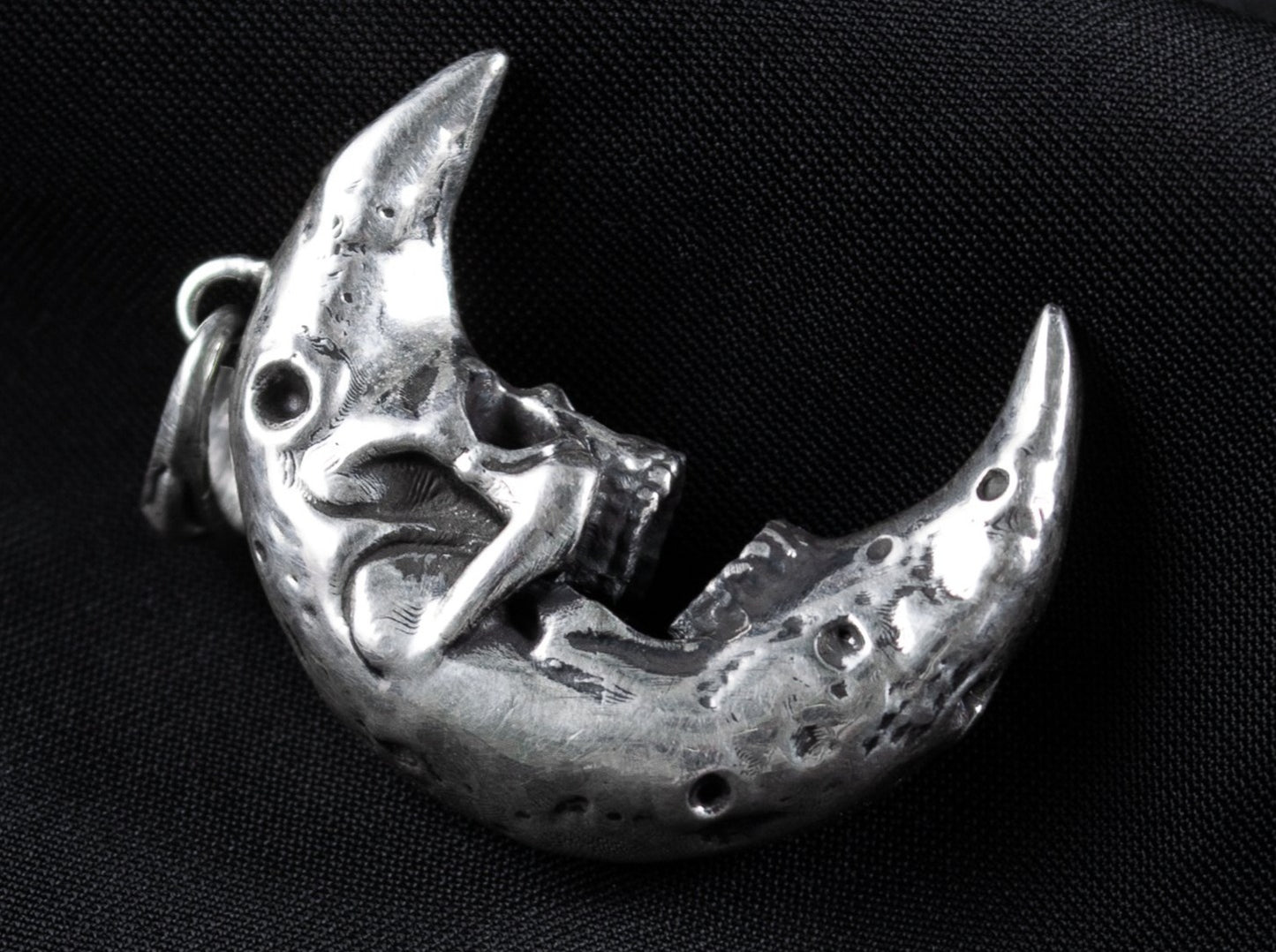 {{jewelry_for_geeks}} - {{ GameFanCraft}} Pendant Silver Halloween Skull Moon Pendant