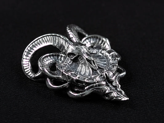 {{jewelry_for_geeks}} - {{ GameFanCraft}} Pendant Silver Biomechanical Goat Skull Pendant