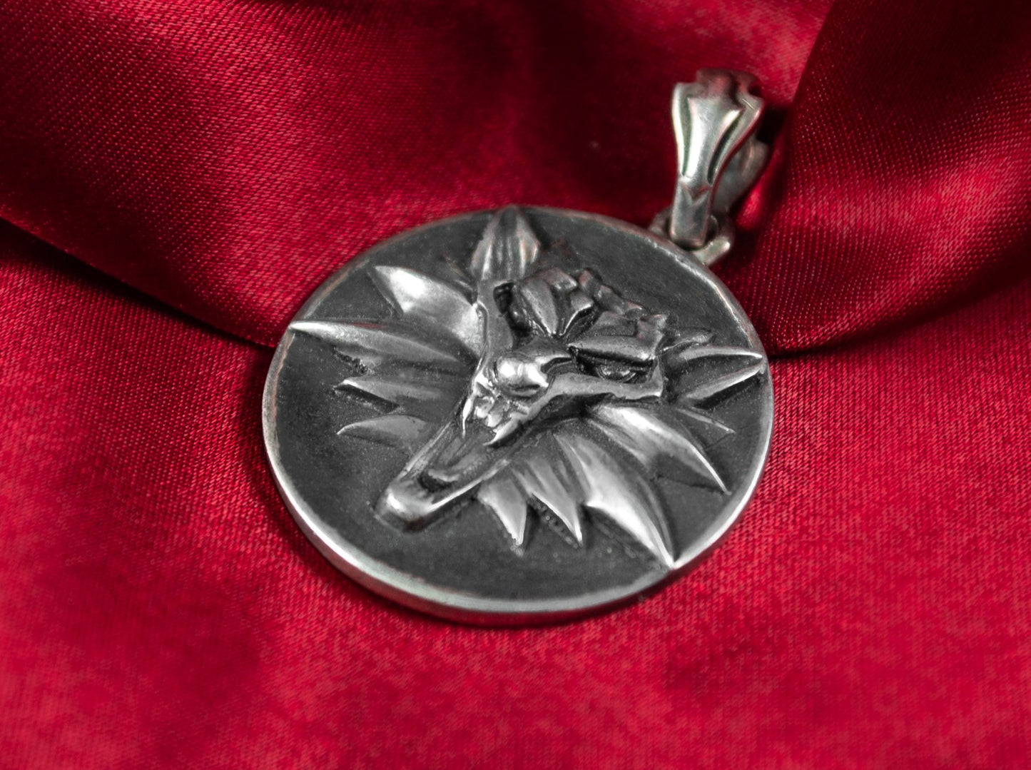 {{jewelry_for_geeks}} - {{ GameFanCraft}} Pendant Silver Witcher Wolf head medallion