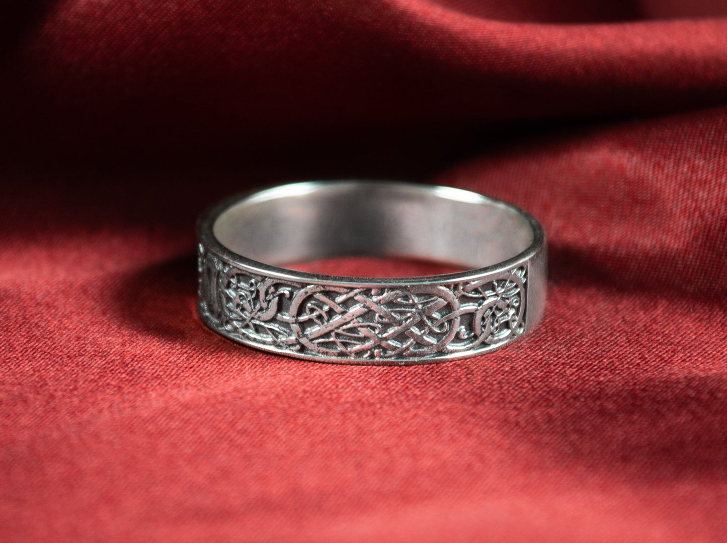 {{jewelry_for_geeks}} - {{ GameFanCraft}} Ring Silver Scandinavian ring with a rune Tiwaz