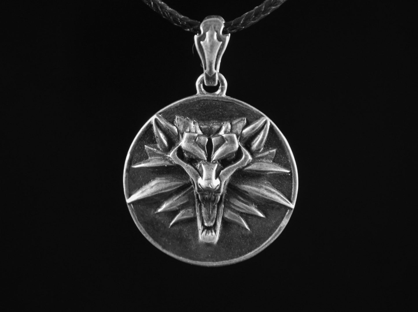 {{jewelry_for_geeks}} - {{ GameFanCraft}} Pendant Silver Witcher Wolf head medallion