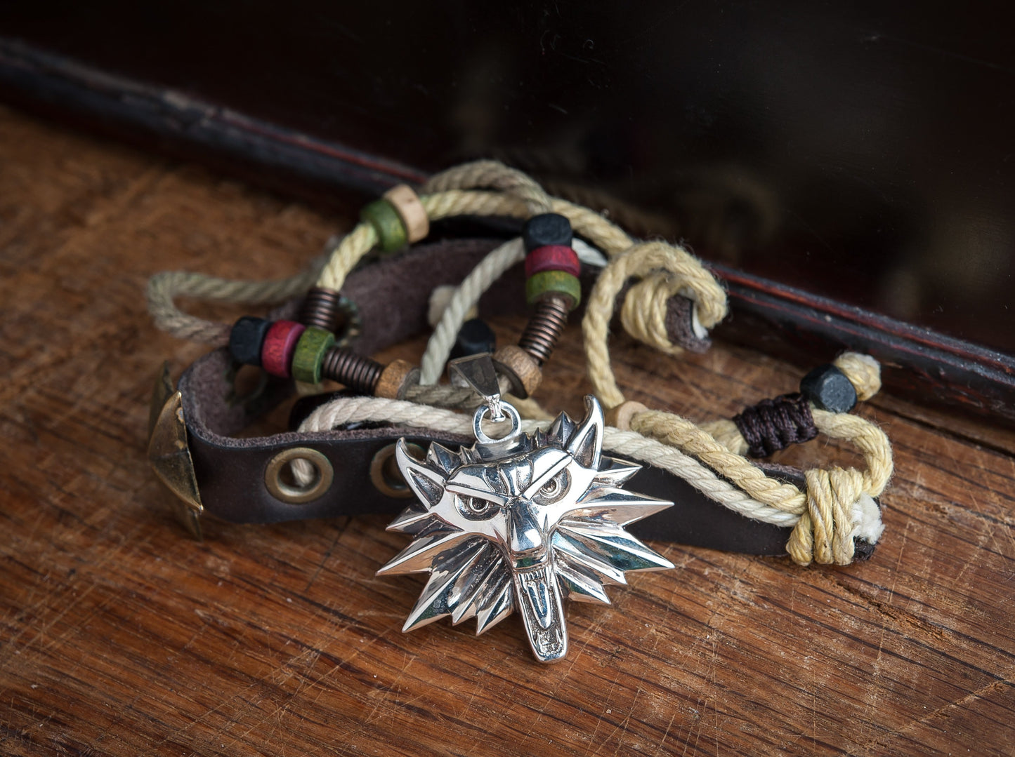 {{jewelry_for_geeks}} - {{ GameFanCraft}} Pendant Silver Wolf Head Witcher Medallion