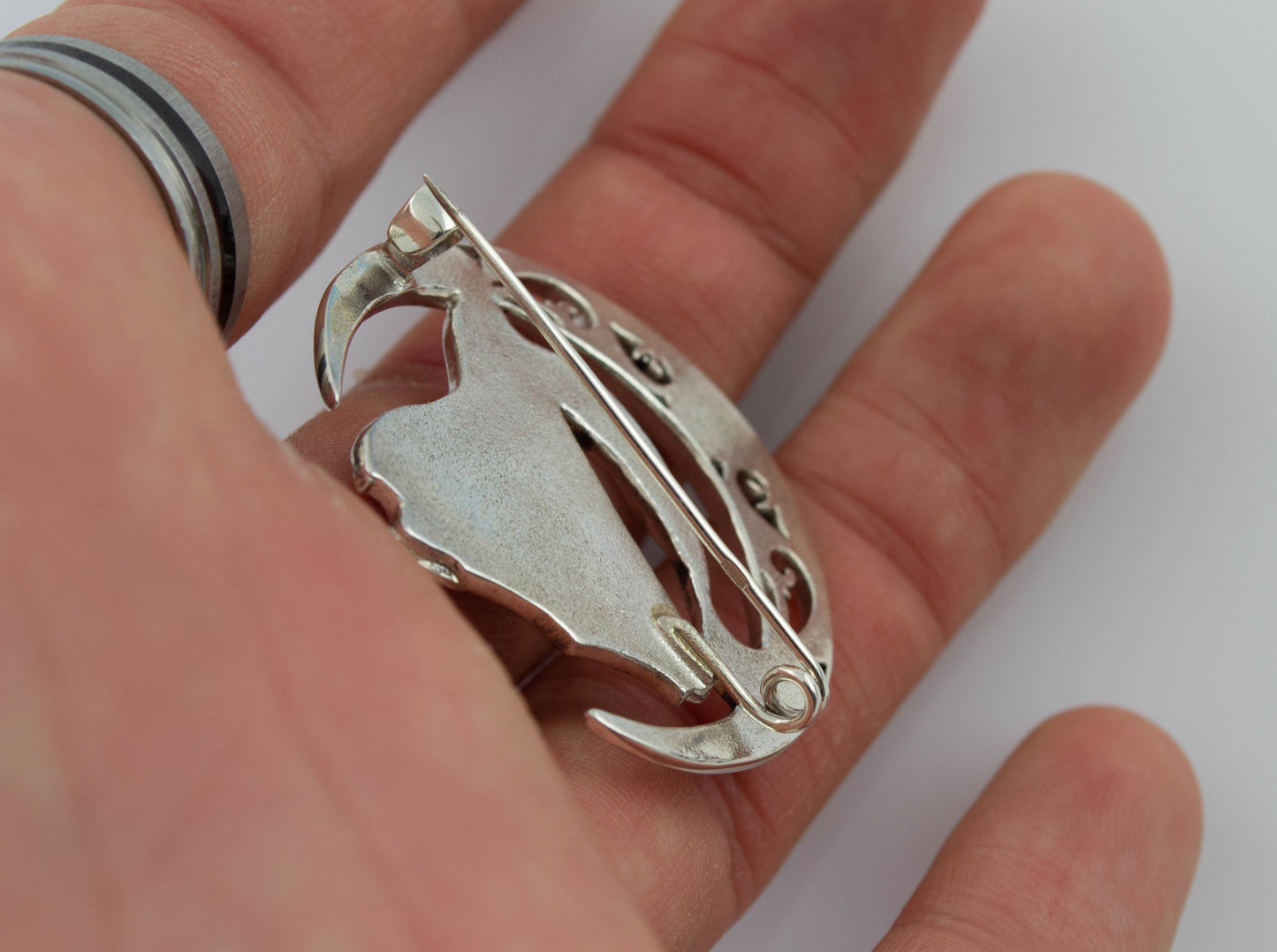 {{jewelry_for_geeks}} - {{ GameFanCraft}} Pin Silver DnD Faerun harpers pin forgotten realms