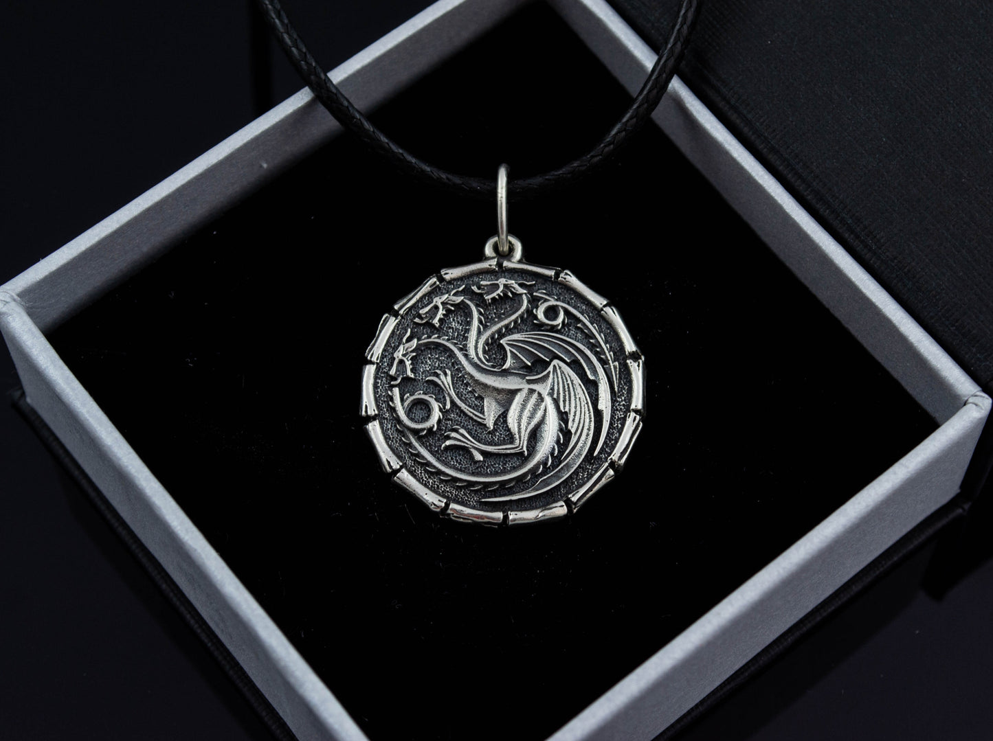{{jewelry_for_geeks}} - {{ GameFanCraft}} Pendant Brass House Targaryen Dragon Pendant
