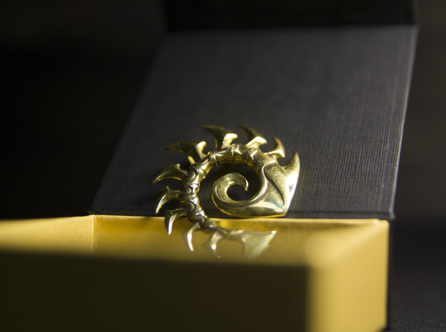 {{jewelry_for_geeks}} - {{ GameFanCraft}} Pendant Brass Starcraft Zerg pendant