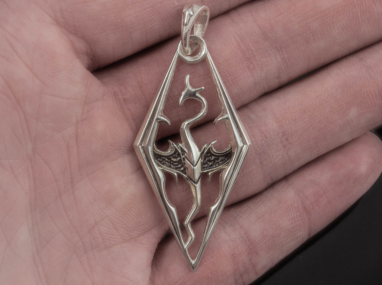{{jewelry_for_geeks}} - {{ GameFanCraft}} Pendant Silver Imperial Dragon Pendant