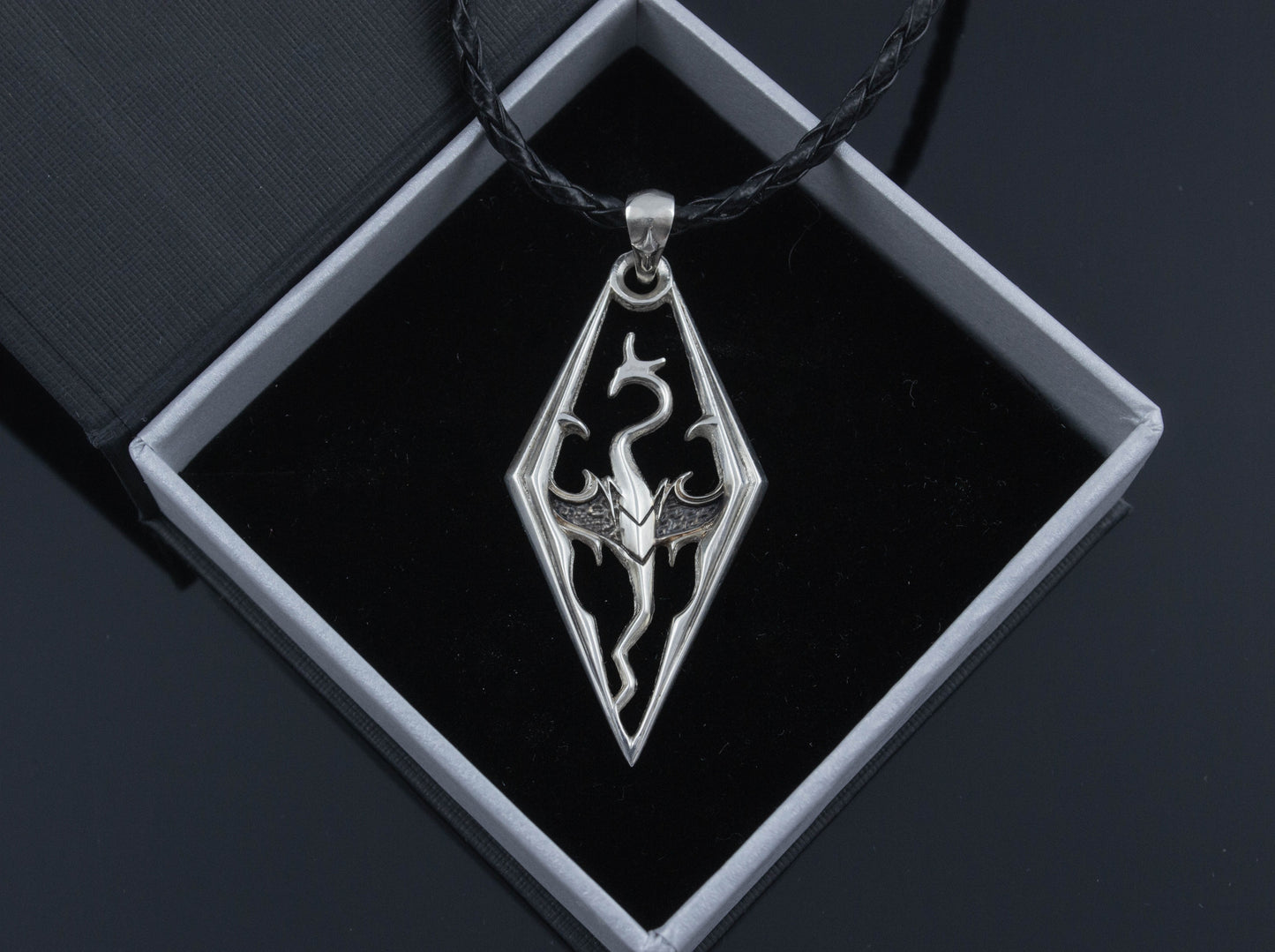 {{jewelry_for_geeks}} - {{ GameFanCraft}} Pendant Silver Imperial Dragon Pendant