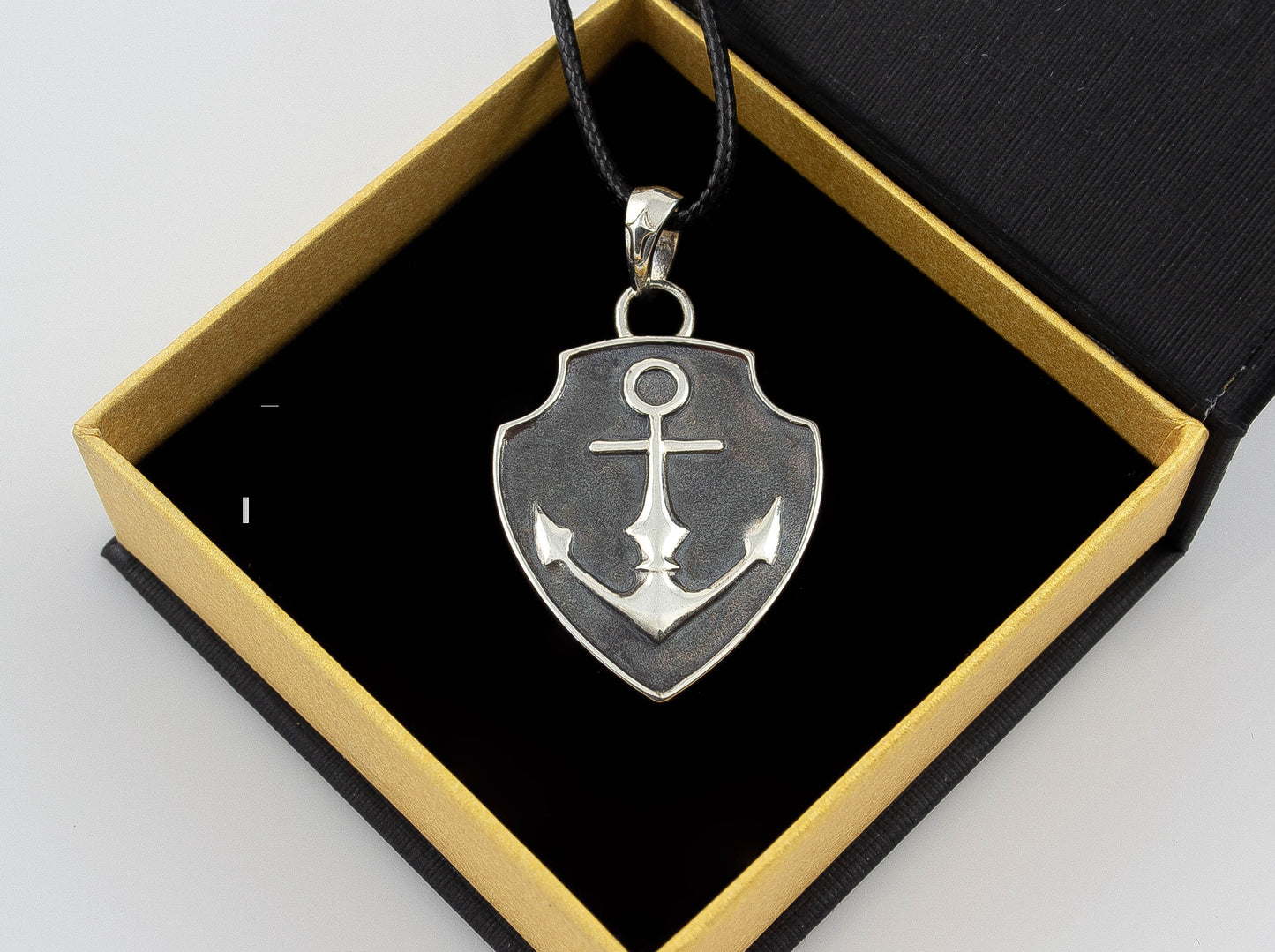 {{jewelry_for_geeks}} - {{ GameFanCraft}} Pendant Silver Jaina Proudmoore Anchor Shield Pendant