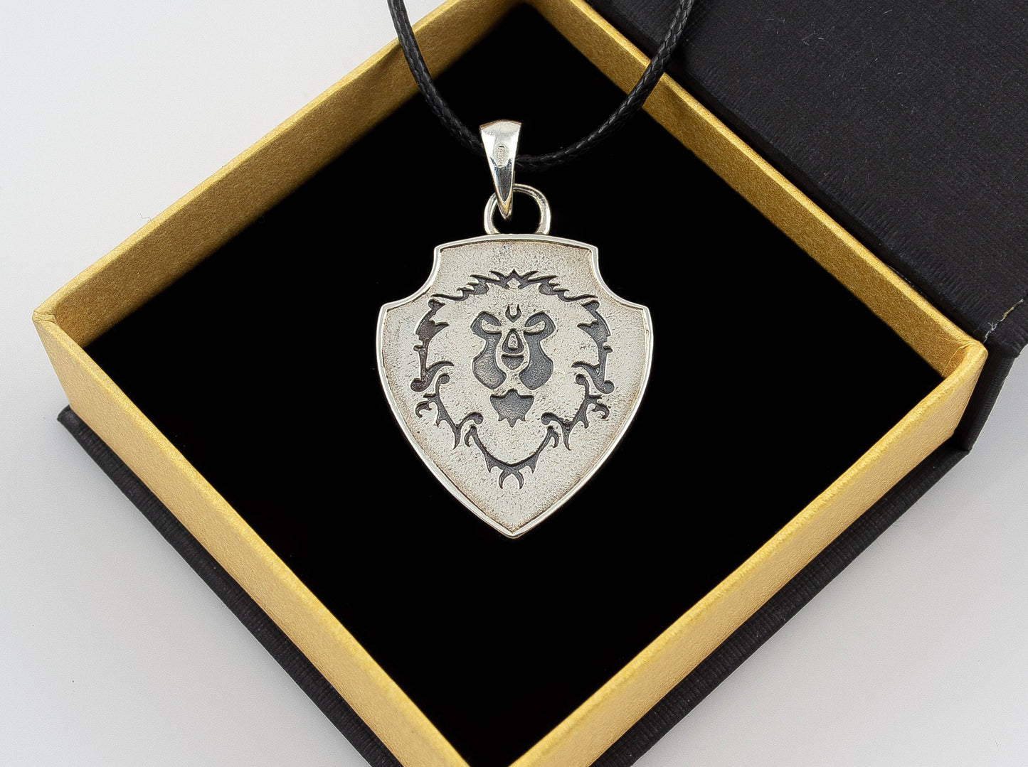 {{jewelry_for_geeks}} - {{ GameFanCraft}} Pendant Silver Jaina Proudmoore Anchor Shield Pendant