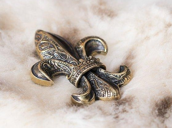 {{jewelry_for_geeks}} - {{ GameFanCraft}} Pendant Brass Heraldic Lily Pendant