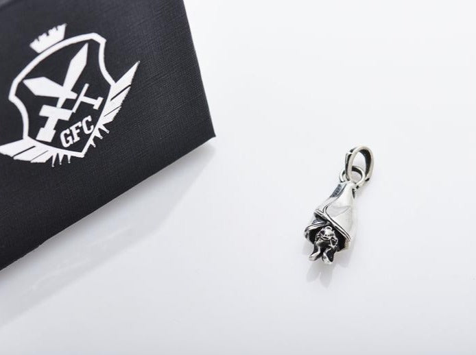 {{jewelry_for_geeks}} - {{ GameFanCraft}} Pendant Silver Gothic Sleeping Bat pendant