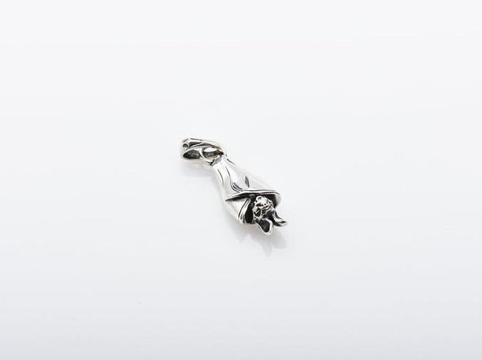{{jewelry_for_geeks}} - {{ GameFanCraft}} Pendant Silver Gothic Sleeping Bat pendant