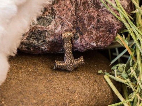{{jewelry_for_geeks}} - {{ GameFanCraft}} Pendant Brass Thor's Hammer (Mjolnir) Pendant