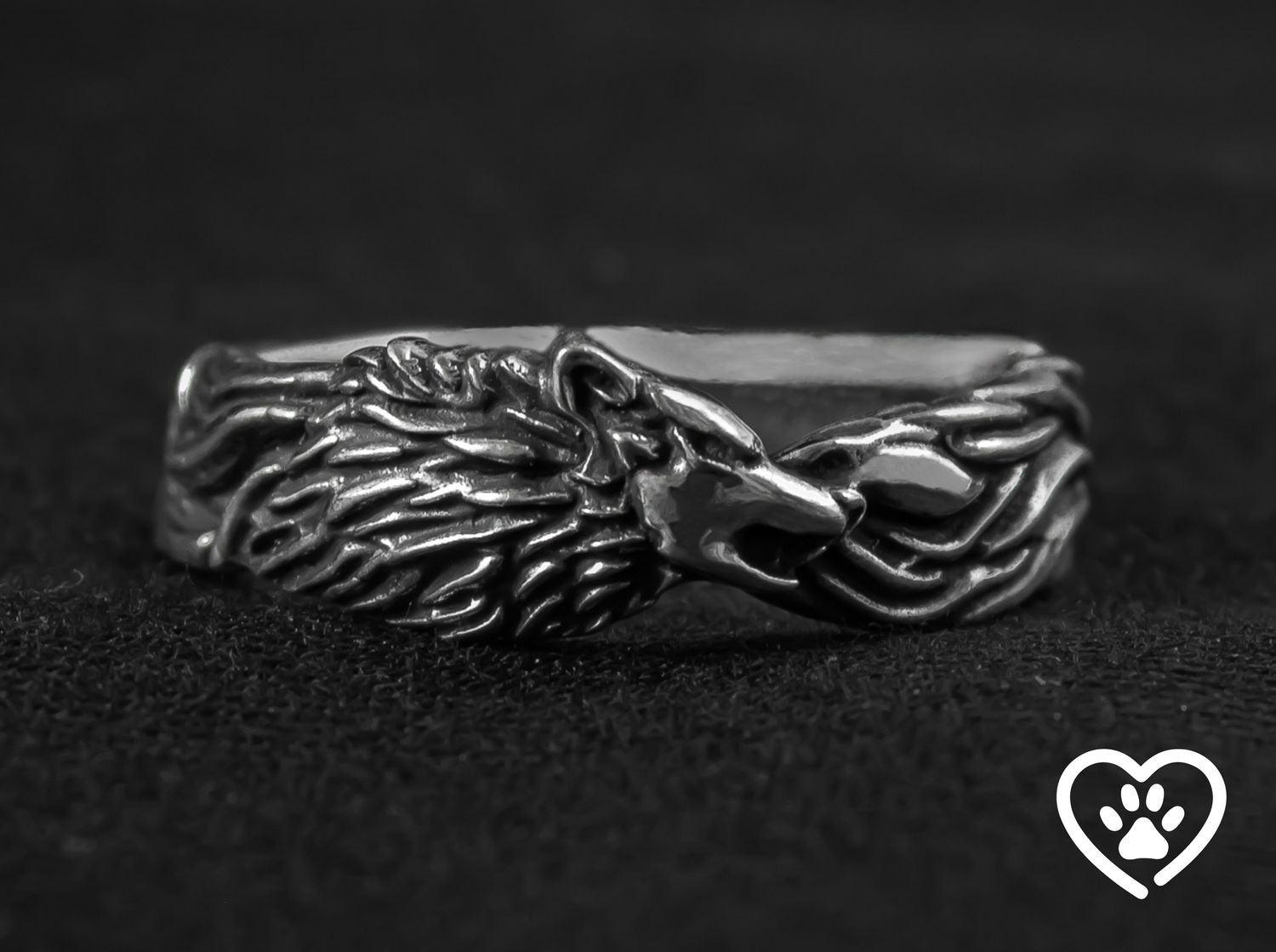 {{jewelry_for_geeks}} - {{ GameFanCraft}} Ring Silver Sleeping Wolf band ring, animal design jewelry