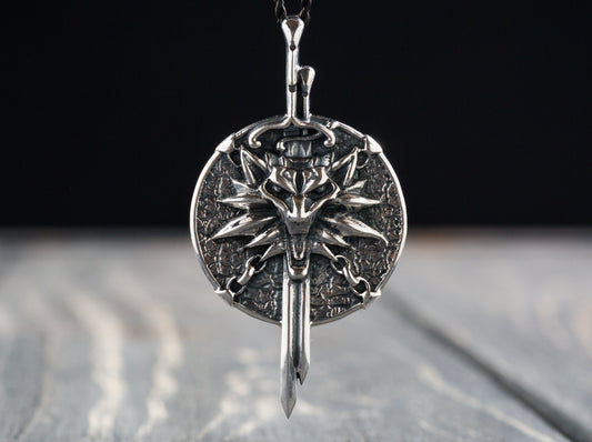 {{jewelry_for_geeks}} - {{ GameFanCraft}} Pendant Silver Witcher Wolf Head Pendant with Swords