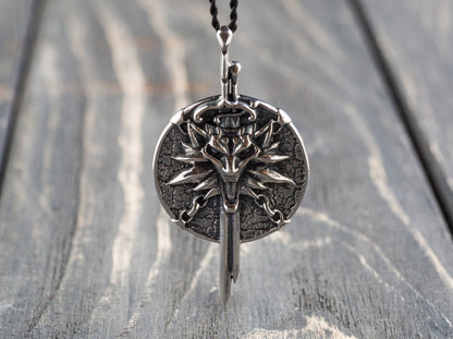 {{jewelry_for_geeks}} - {{ GameFanCraft}} Pendant Silver Witcher Wolf Head Pendant with Swords