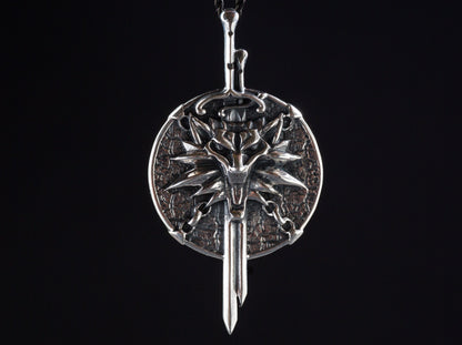 {{jewelry_for_geeks}} - {{ GameFanCraft}} Pendant Silver Witcher Wolf Head Pendant with Swords