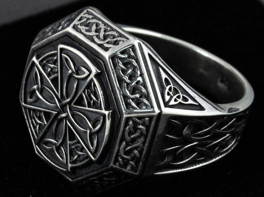 {{jewelry_for_geeks}} - {{ GameFanCraft}} Ring Silver Celtic Triquetra Knot Ring