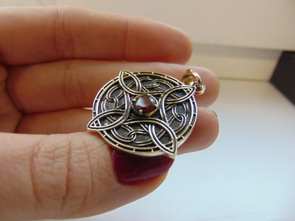 {{jewelry_for_geeks}} - {{ GameFanCraft}} Pendant Brass Amulet of Mara Pendant