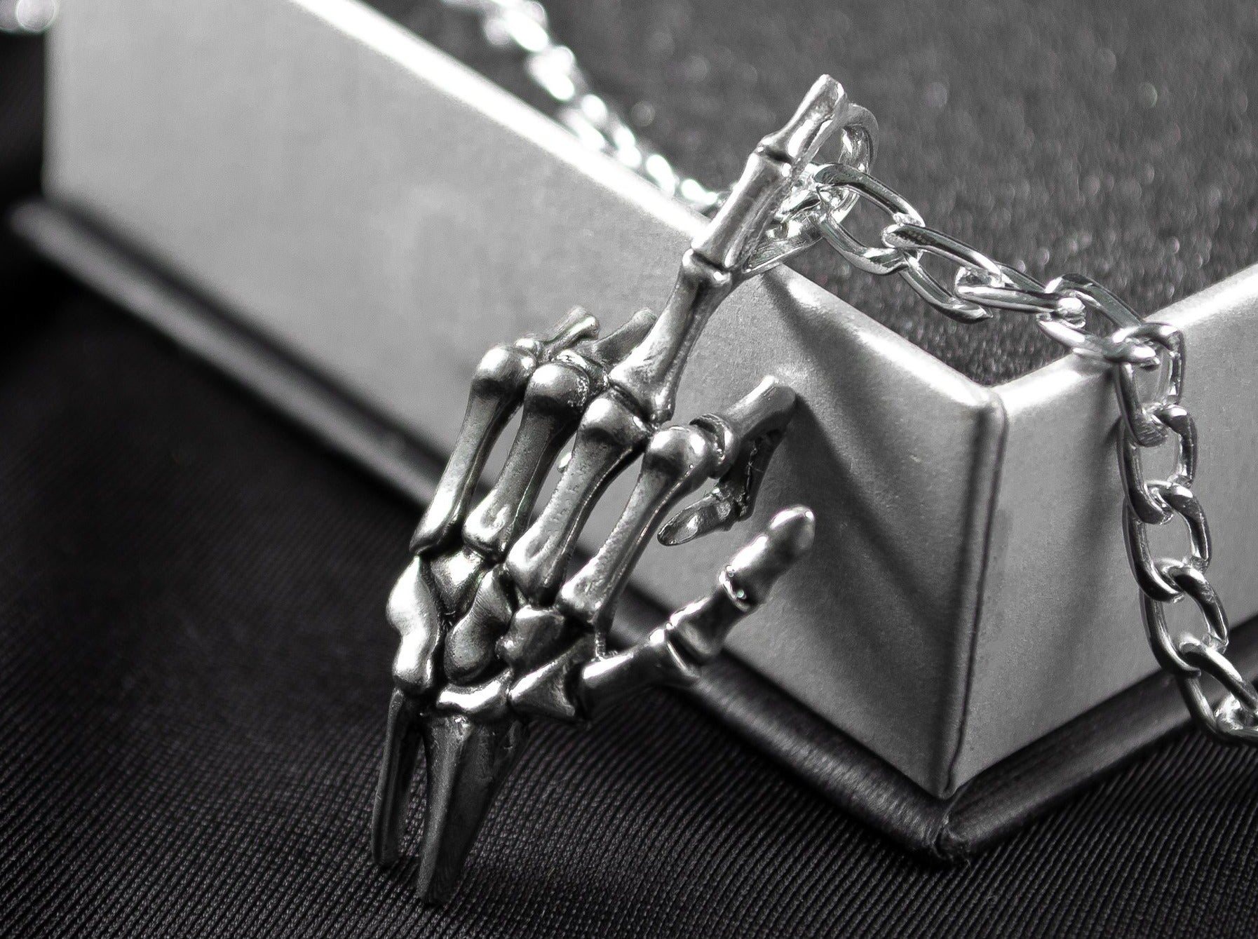 {{jewelry_for_geeks}} - {{ GameFanCraft}} Pendant Silver Skeleton Finger Pendant