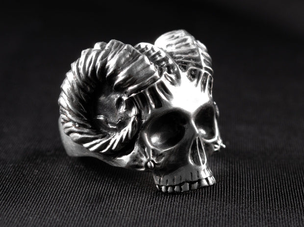 {{jewelry_for_geeks}} - {{ GameFanCraft}} Ring Silver Horned Demon Skull ring
