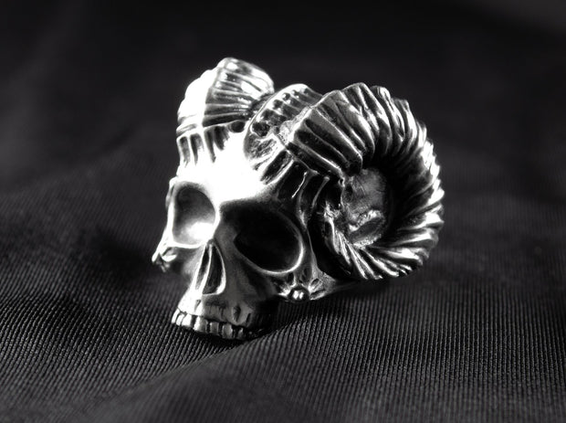 {{jewelry_for_geeks}} - {{ GameFanCraft}} Ring Silver Horned Demon Skull ring