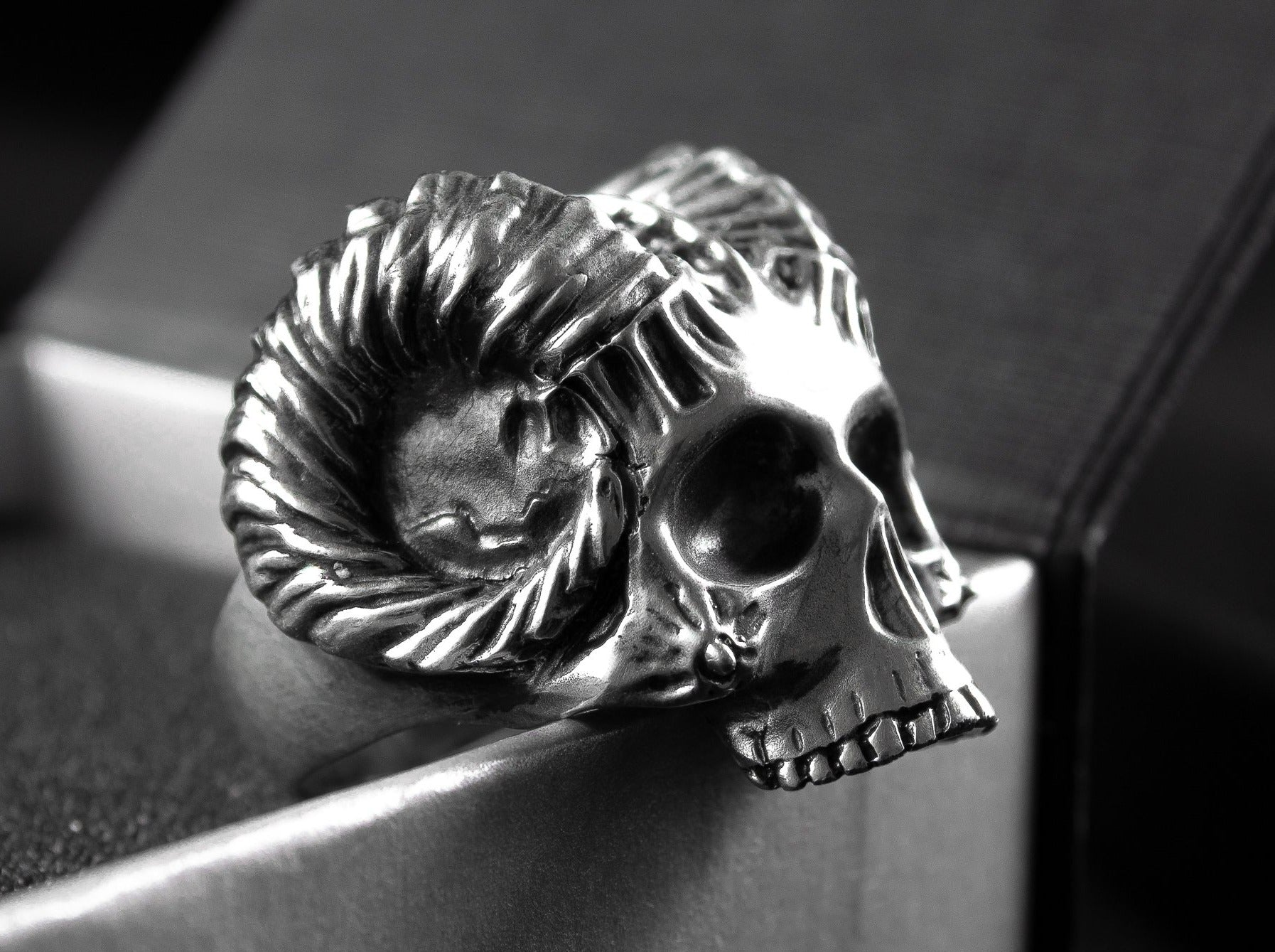 {{jewelry_for_geeks}} - {{ GameFanCraft}} Ring Silver Horned Demon Skull ring