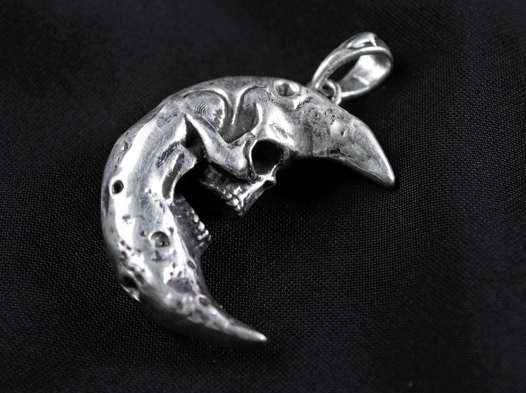 {{jewelry_for_geeks}} - {{ GameFanCraft}} Pendant Silver Halloween Skull Moon Pendant