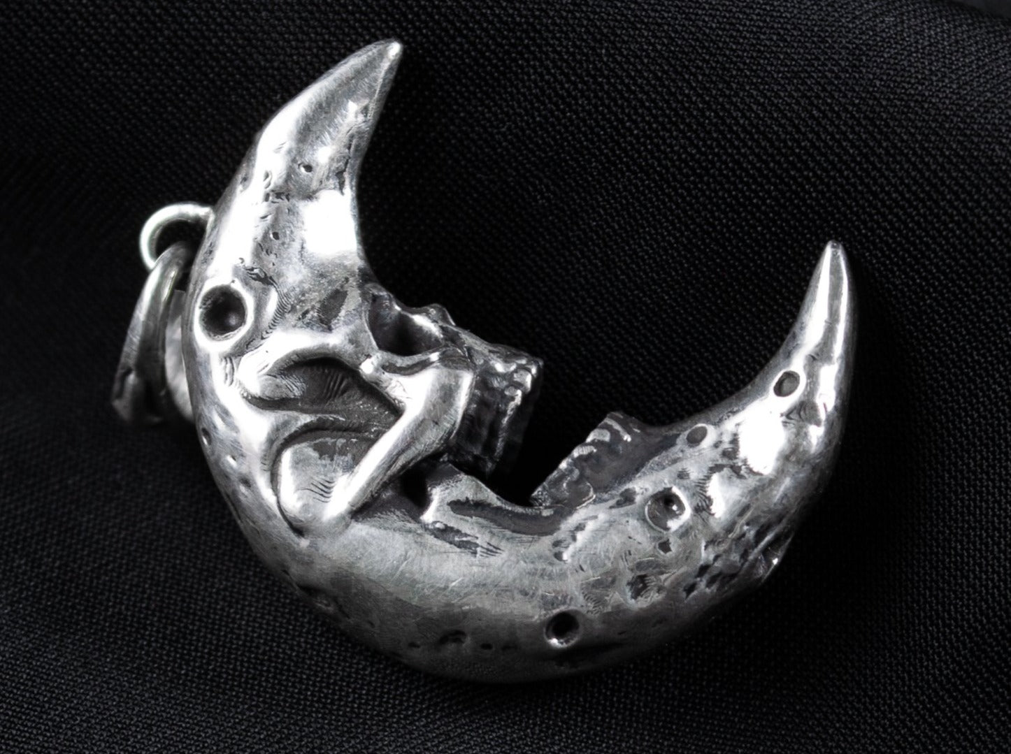 {{jewelry_for_geeks}} - {{ GameFanCraft}} Pendant Silver Halloween Skull Moon Pendant