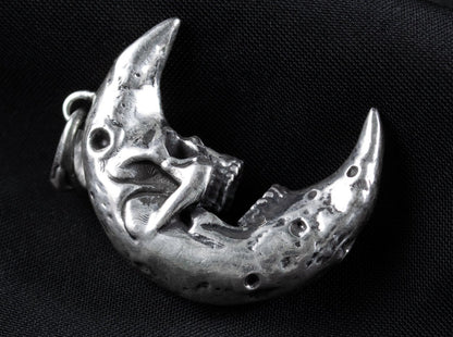 {{jewelry_for_geeks}} - {{ GameFanCraft}} Pendant Silver Halloween Skull Moon Pendant