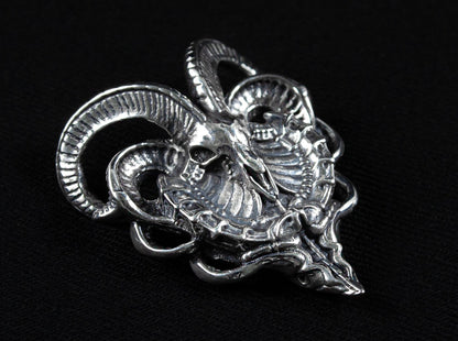 {{jewelry_for_geeks}} - {{ GameFanCraft}} Pendant Silver Biomechanical Goat Skull Pendant