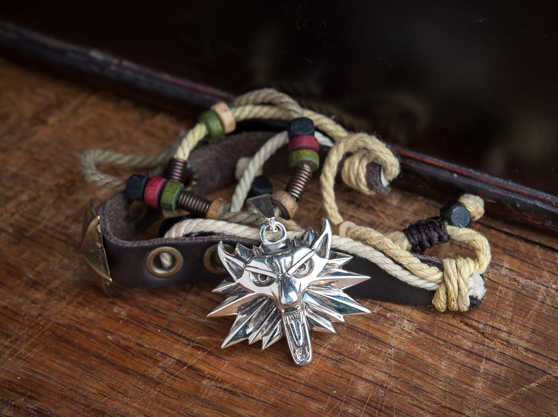 {{jewelry_for_geeks}} - {{ GameFanCraft}} Pendant Silver Wolf Head Witcher Medallion