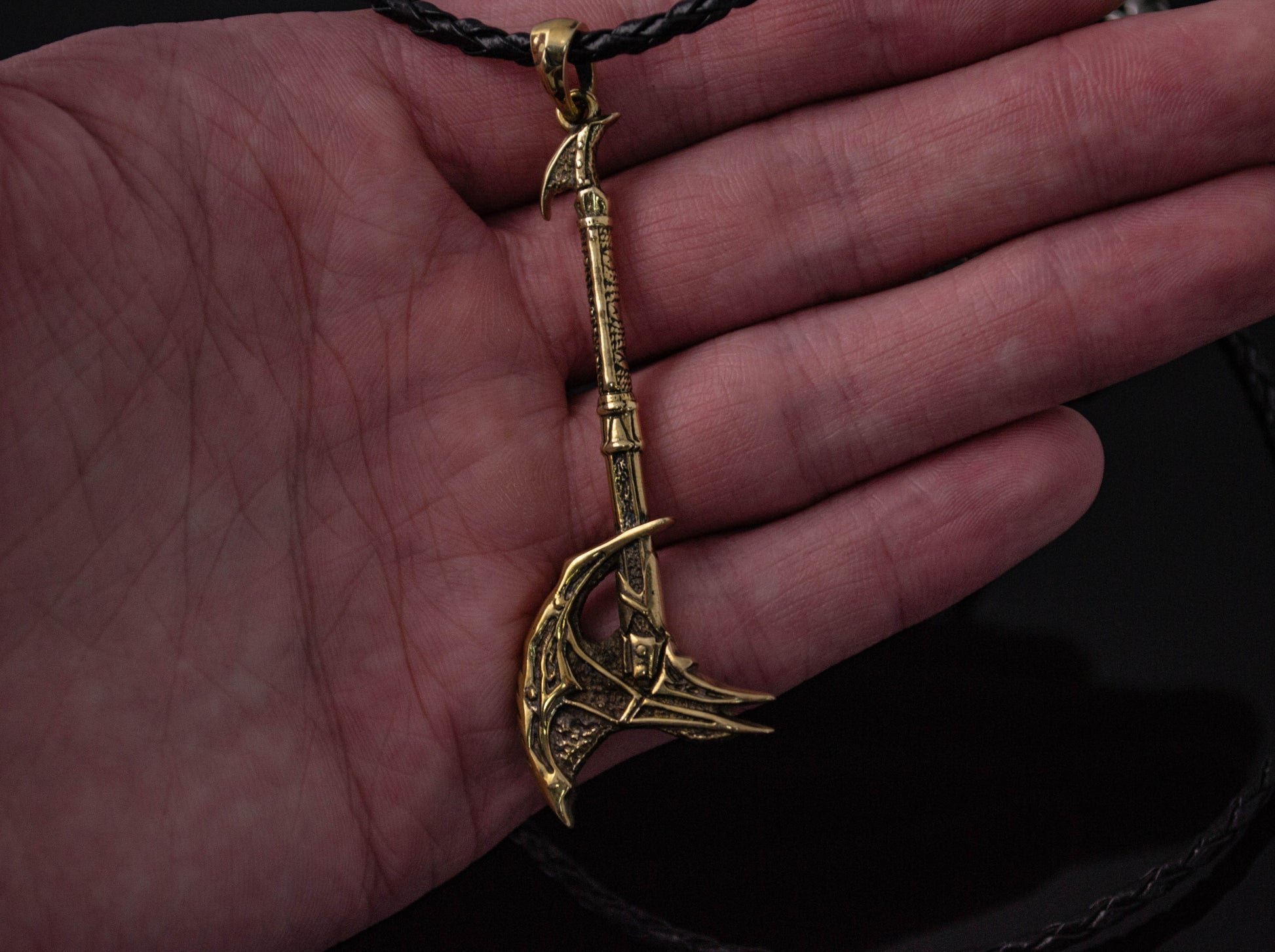 {{jewelry_for_geeks}} - {{ GameFanCraft}} Pendant Brass Daedric Battle Axe Pendant