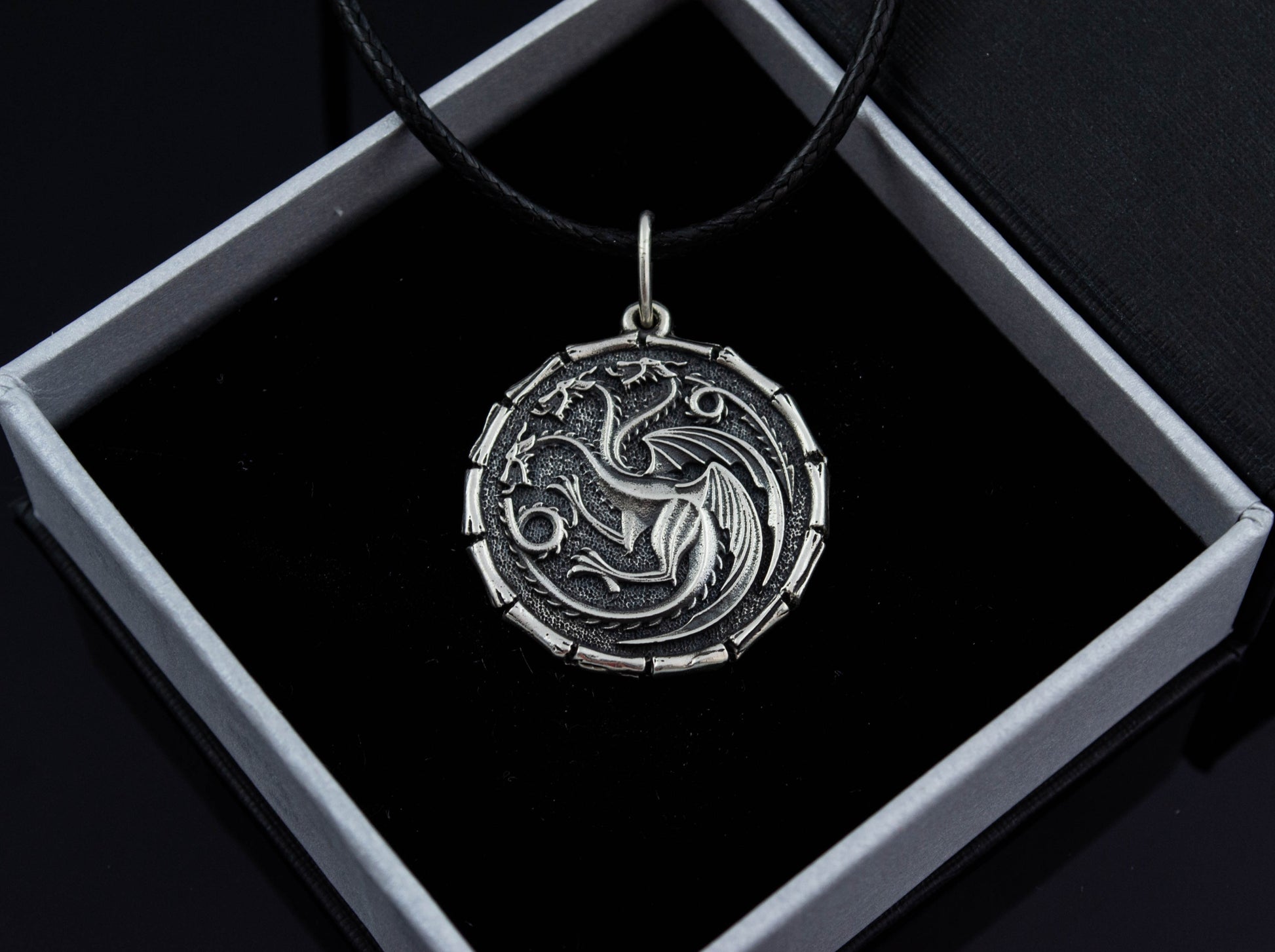 {{jewelry_for_geeks}} - {{ GameFanCraft}} Pendant Brass House Targaryen Dragon Pendant